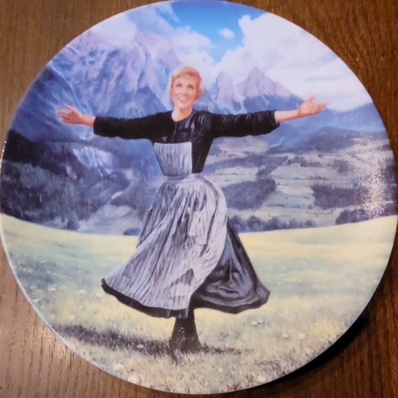 Vintage 1990's Hills Are Alive Sound of Music Plate - Picture 1 of 4